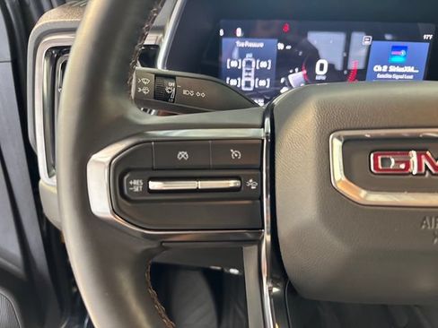 Used 2024 GMC Canyon AT4 w/ AT4 Premium Package AWD/4WD image 8