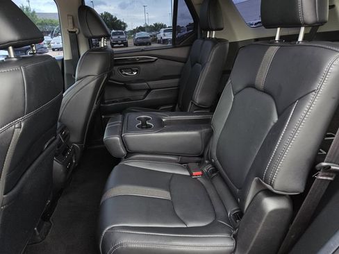 Certified 2025 Honda Pilot Touring image 21