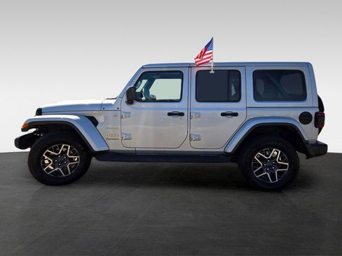 Used 2024 Jeep Wrangler Sahara image 7