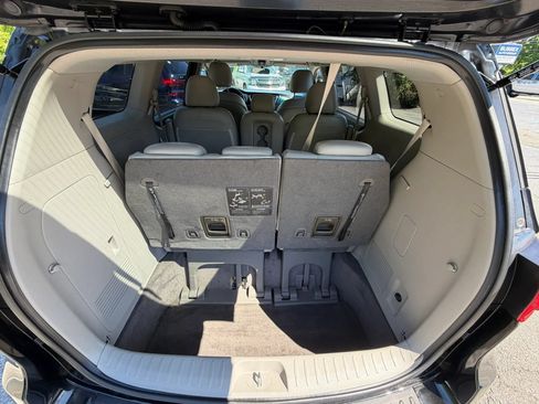 Used 2019 Kia Sedona LX FWD image 35