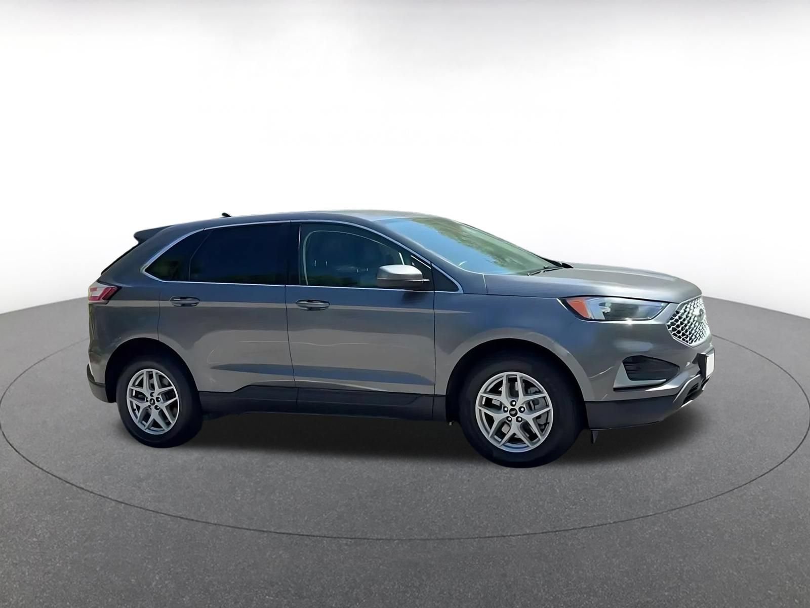 Used 2024 Ford Edge SEL AWD/4WD image 2