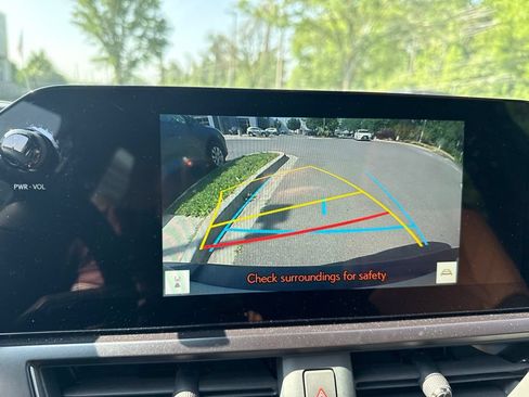 Used 2024 Lexus UX 250h AWD w/ Premium Package image 15