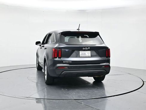 Used 2023 Kia Sorento LX image 8