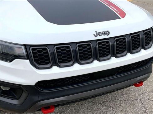 Used 2025 Jeep Compass Trailhawk AWD/4WD image 28