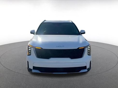 Used 2024 Kia Sorento S image 4