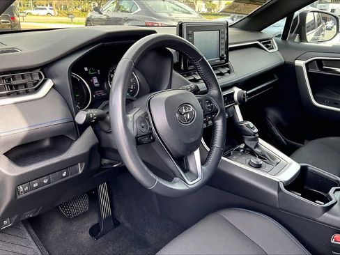 Used 2022 Toyota RAV4 SE w/ SE Grade Weather Package image 16