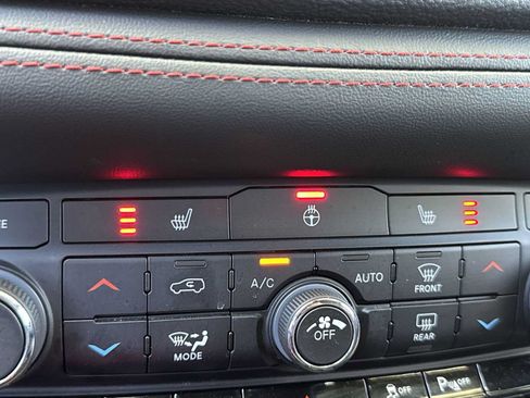 Used 2025 Dodge Durango GT w/ Blacktop Package AWD/4WD image 27