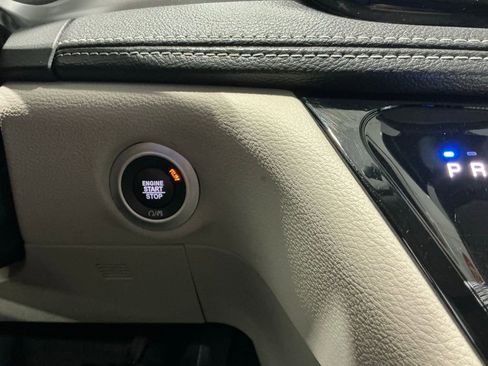 Used 2024 Chrysler Pacifica Touring-L image 46