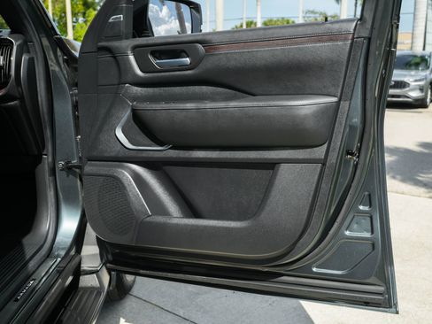 Used 2025 Nissan Armada Platinum image 38