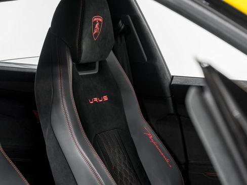 Used 2023 Lamborghini Urus Performante AWD/4WD image 40