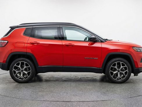 Used 2025 Jeep Compass Limited AWD/4WD image 11