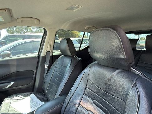 Used 2023 Nissan Kicks SV FWD image 9