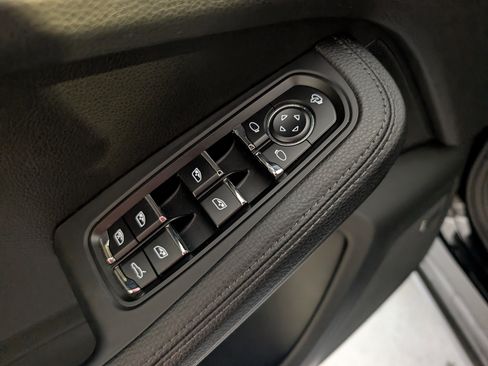 Used 2025 Porsche Macan image 30