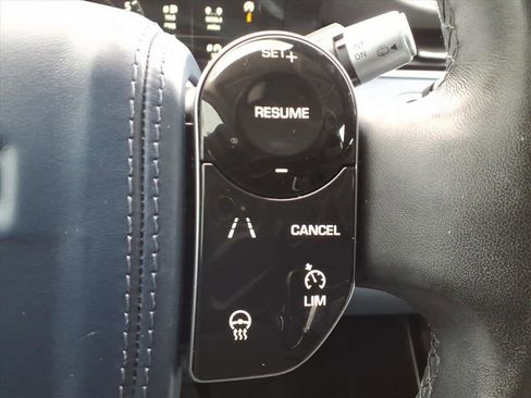 Used 2020 Land Rover Range Rover Evoque SE image 13