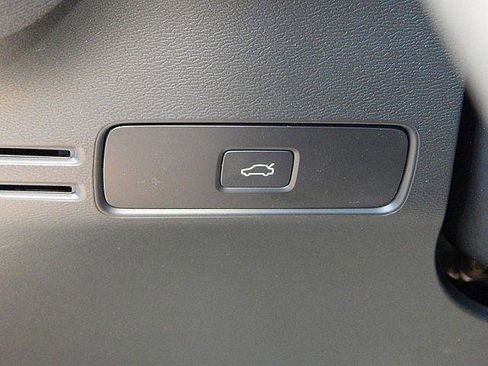 New 2026 Volvo XC40 B5 Plus w/ Protection Package Premier AWD/4WD image 17