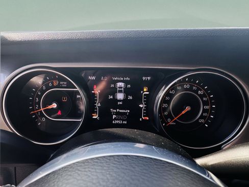 Used 2020 Jeep Gladiator Overland w/ Dual Top Group image 12