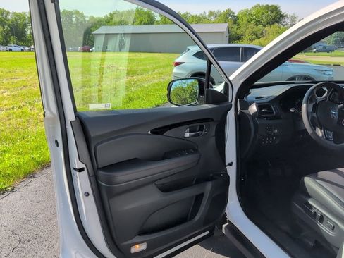 Used 2025 Honda Ridgeline Black Edition image 8