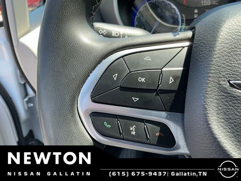 Used 2023 Chrysler Pacifica Touring-L FWD image 16