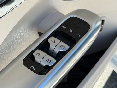 Used 2024 Mercedes-Benz C 300 4MATIC Sedan image 25