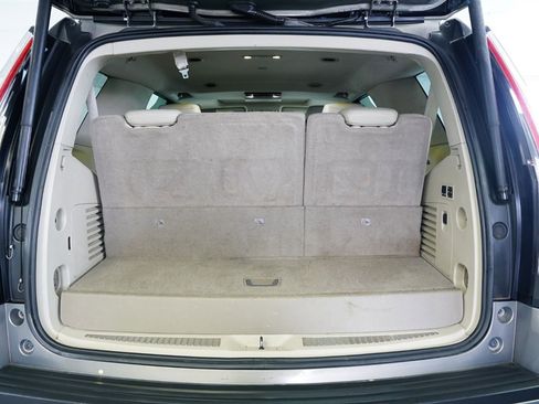 Used 2018 Cadillac Escalade Premium Luxury image 10