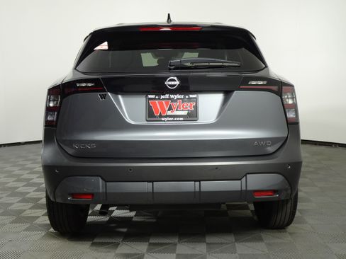 Certified 2025 Nissan Kicks SV image 37