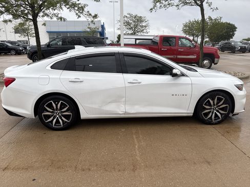 Used 2017 Chevrolet Malibu LT w/ Leather Package FWD image 8