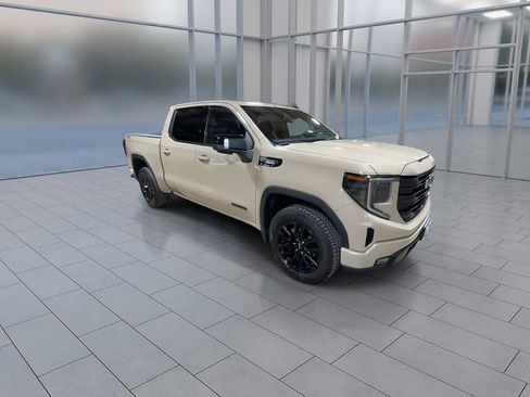 Used 2022 GMC Sierra 1500 Elevation w/ Preferred Package image 2