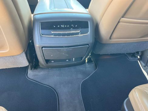 Used 2023 Cadillac Escalade ESV Premium Luxury AWD/4WD image 17