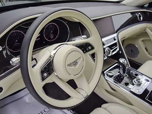 Certified 2022 Bentley Flying Spur V8 AWD/4WD image 19