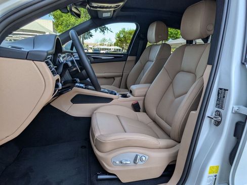 Used 2025 Porsche Macan image 5