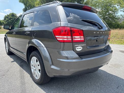 Used 2018 Dodge Journey SE w/ Connectivity Group FWD image 3