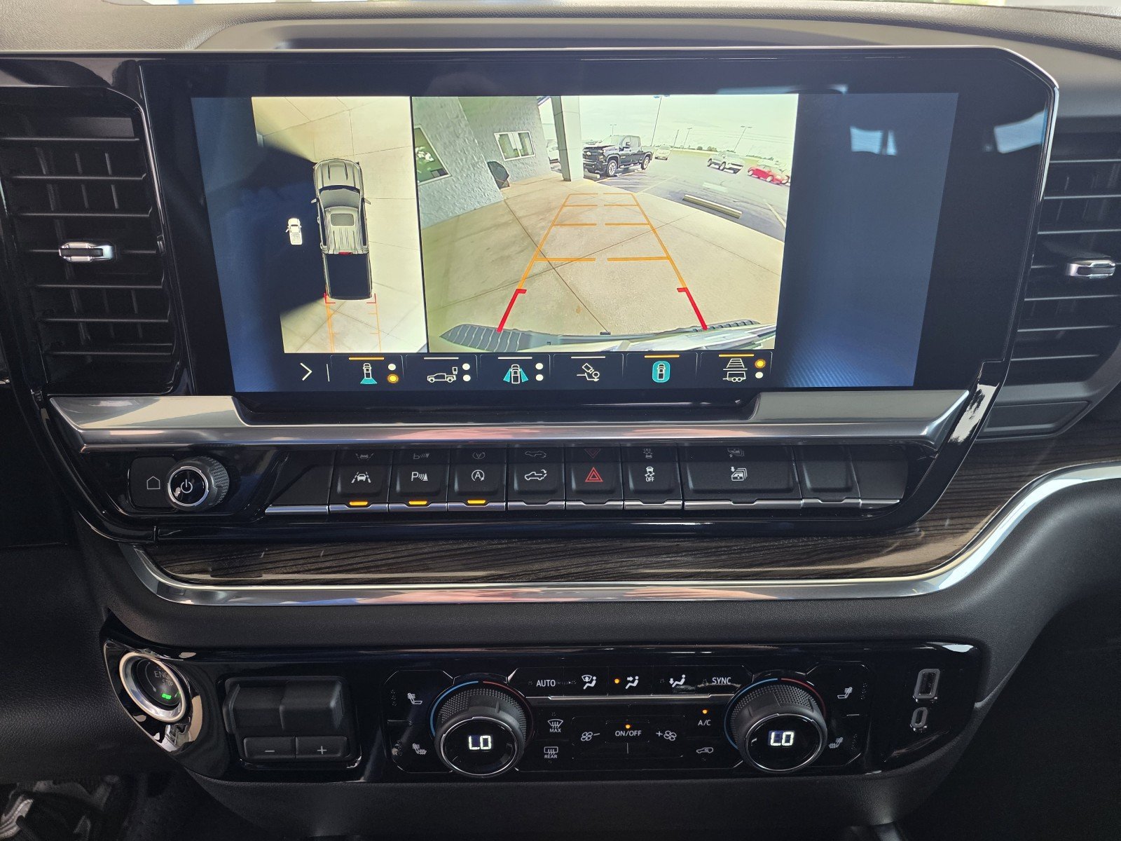 Used 2023 Chevrolet Silverado 1500 RST w/ Redline Edition AWD/4WD image 8