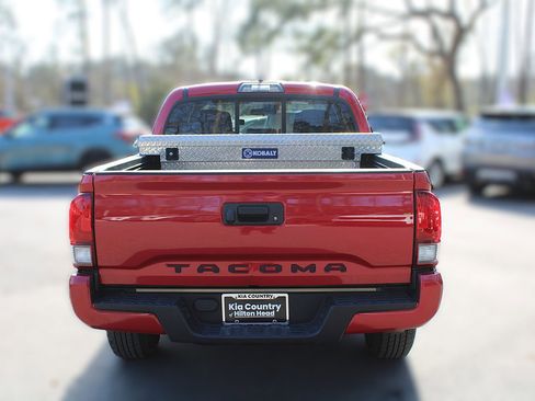 Used 2019 Toyota Tacoma SR image 11