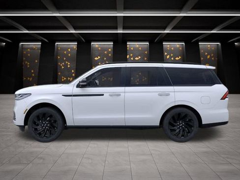 New 2026 Lincoln Navigator Reserve w/ Jet Appearance Package image 3