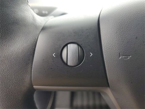 Used 2022 Tesla Model Y Performance image 22