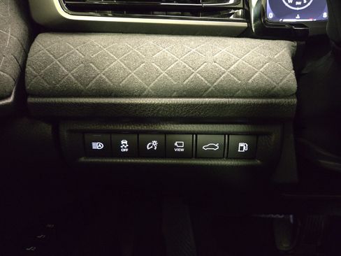 Used 2025 Toyota Camry XLE w/ Premium Plus Package AWD/4WD image 30