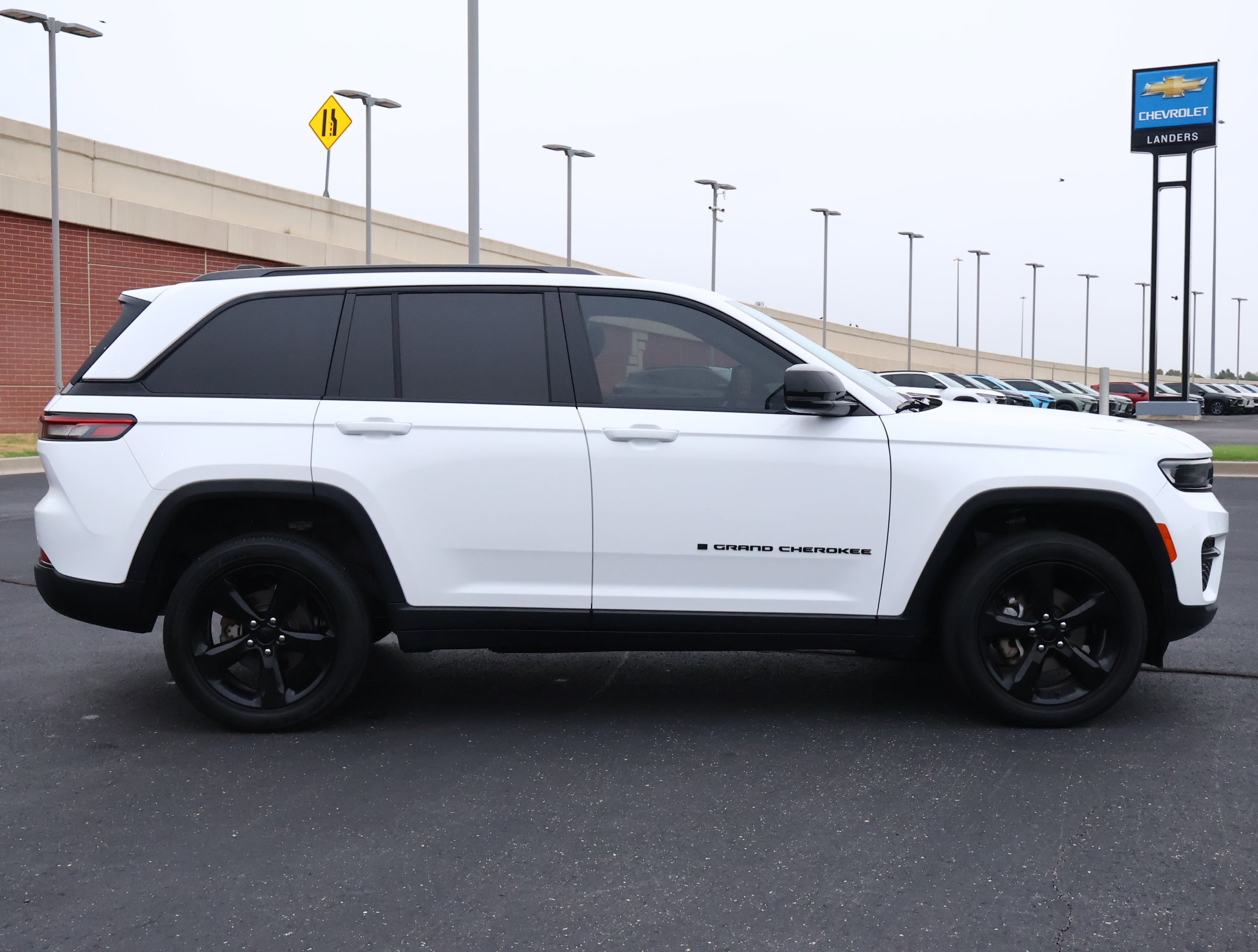 Used 2023 Jeep Grand Cherokee Altitude AWD/4WD image 35