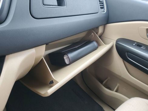 Used 2016 Kia Sedona LX w/ LX Convenience Package image 22