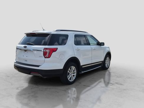 Used 2019 Ford Explorer XLT w/ Equipment Group 202A AWD/4WD image 8