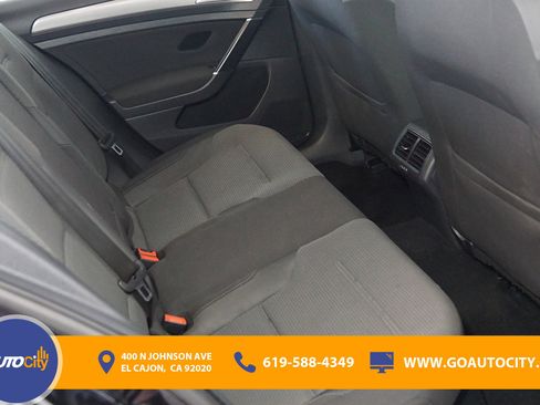 Used 2017 Volkswagen Golf S image 13