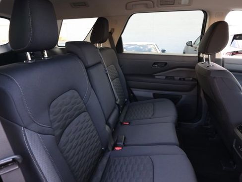 New 2025 Nissan Pathfinder SV image 18