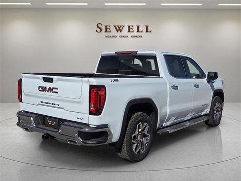 New 2026 GMC Sierra 1500 SLT image 4