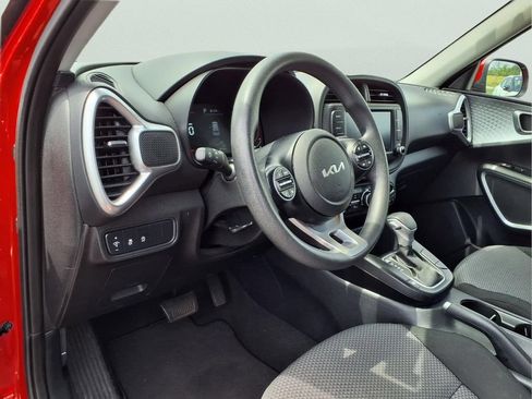 Used 2024 Kia Soul LX w/ Option Group 015 FWD image 8