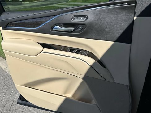 Certified 2023 Cadillac Escalade Premium Luxury AWD/4WD image 27