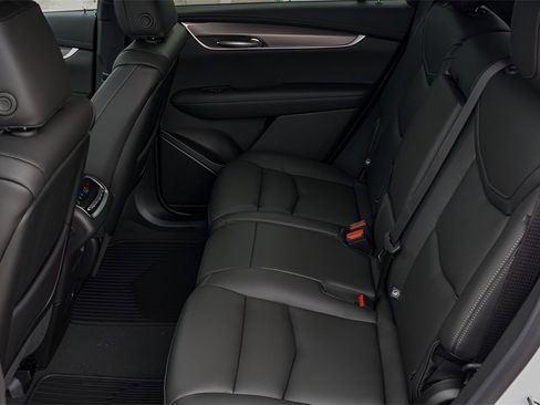 New 2025 Cadillac XT6 Luxury image 15