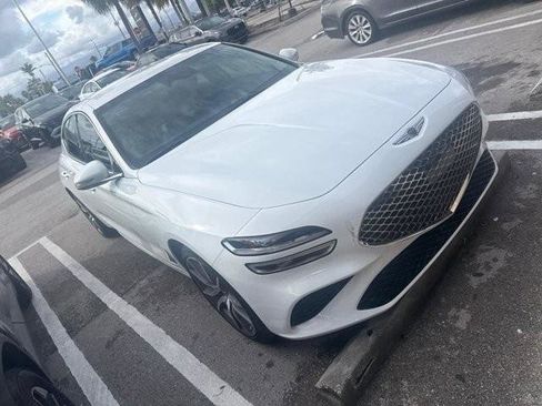 Used 2025 Genesis G70 2.5T image 3