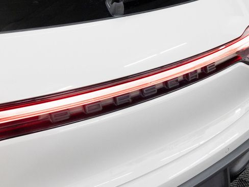 Certified 2023 Porsche Macan S AWD/4WD image 12