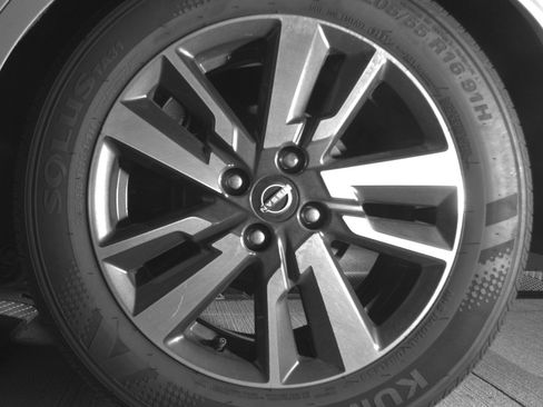 Used 2025 Nissan Versa SV FWD image 14
