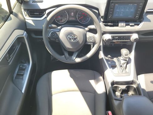 Used 2019 Toyota RAV4 LE FWD image 18