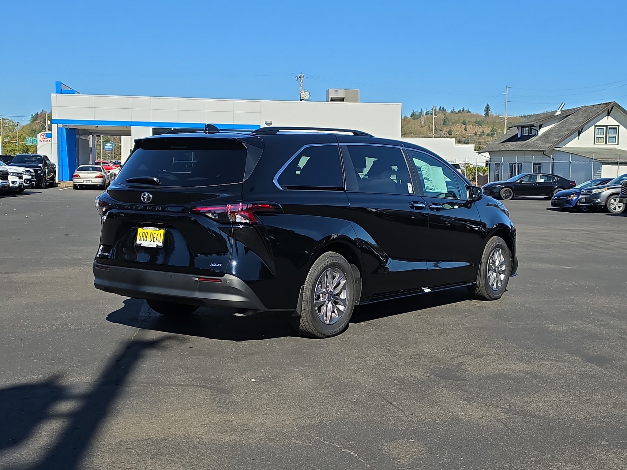 New 2026 Toyota Sienna XLE AWD/4WD image 5